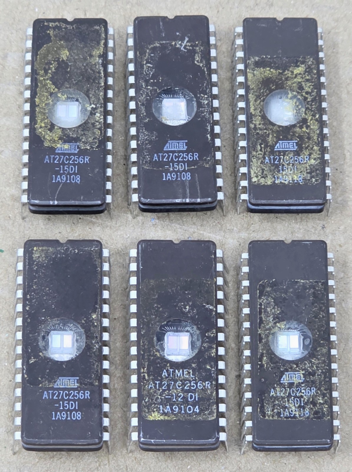 6 x ATMEL AT27C256R Integrated Circuit ( 5 x AT27C256R-15DI, 1 x AT27C256R-12DI)
