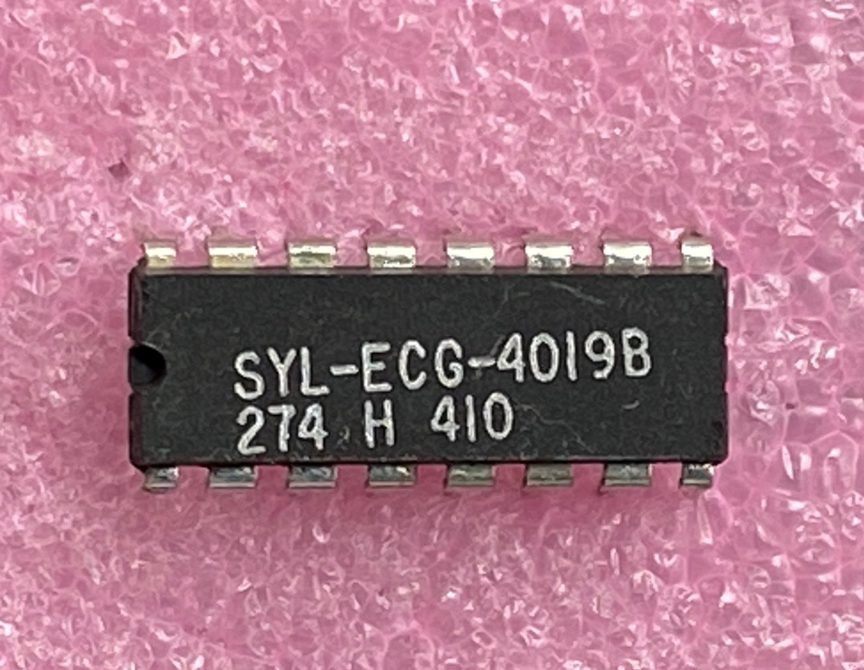 Sylvania ECG4019B quad AND/OR select gate Integrated Circuit