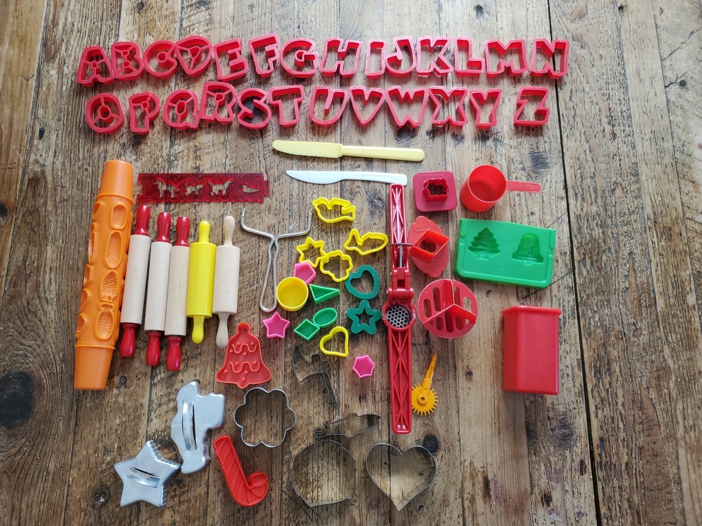Play Doh Lot of 65++ Molds Press Tools Cutters And More Vintage 2000’s Jigglers
