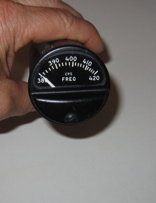 AIRCRAFT GAUGE GE FREQUENCY METER P/N 8AW60LFK1, 380-420 CPS