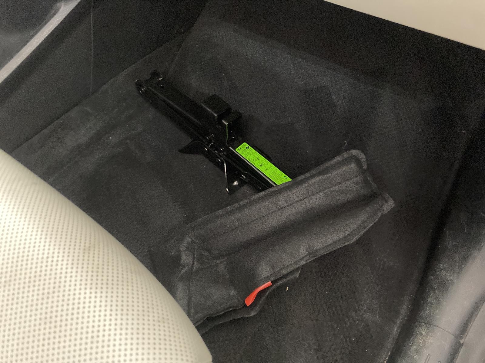 Used Floor Jack fits: 2021 Kia Telluride  Grade A