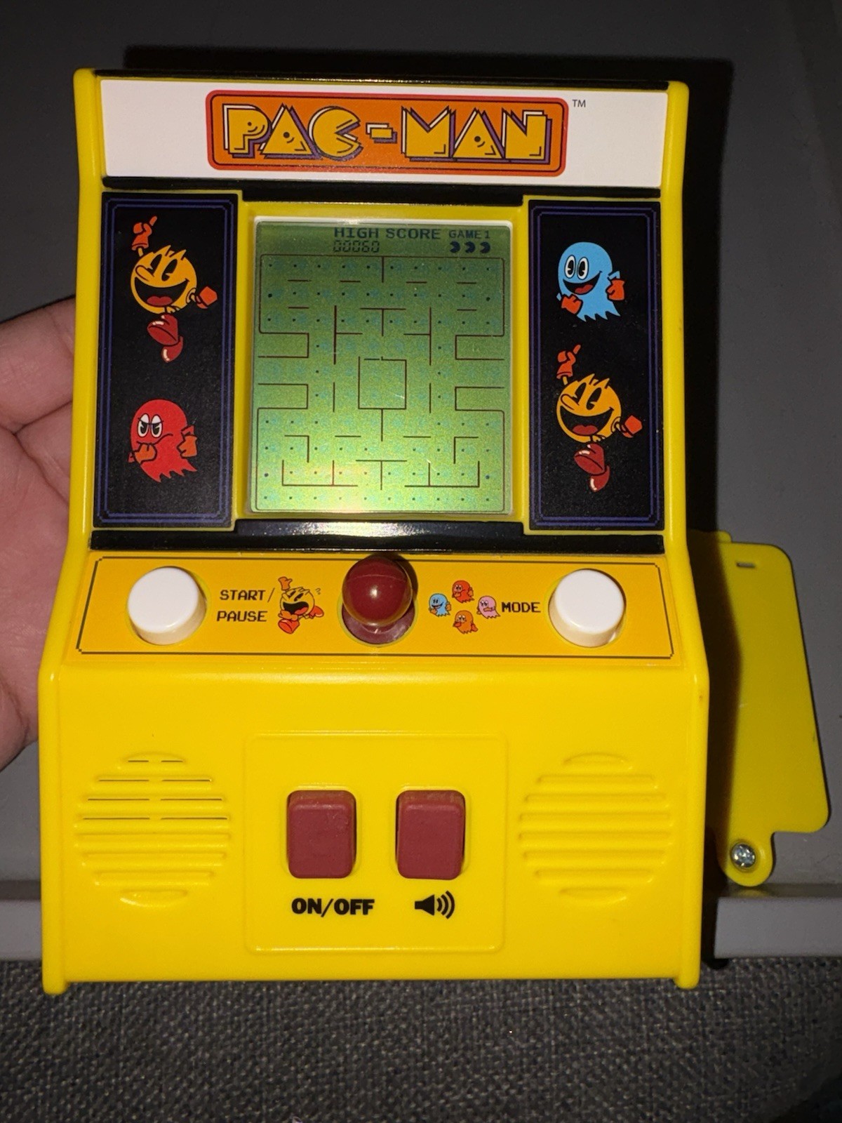 Pac-Man Retro Mini Arcade Handheld Video Game Classic 09521 vintage retro