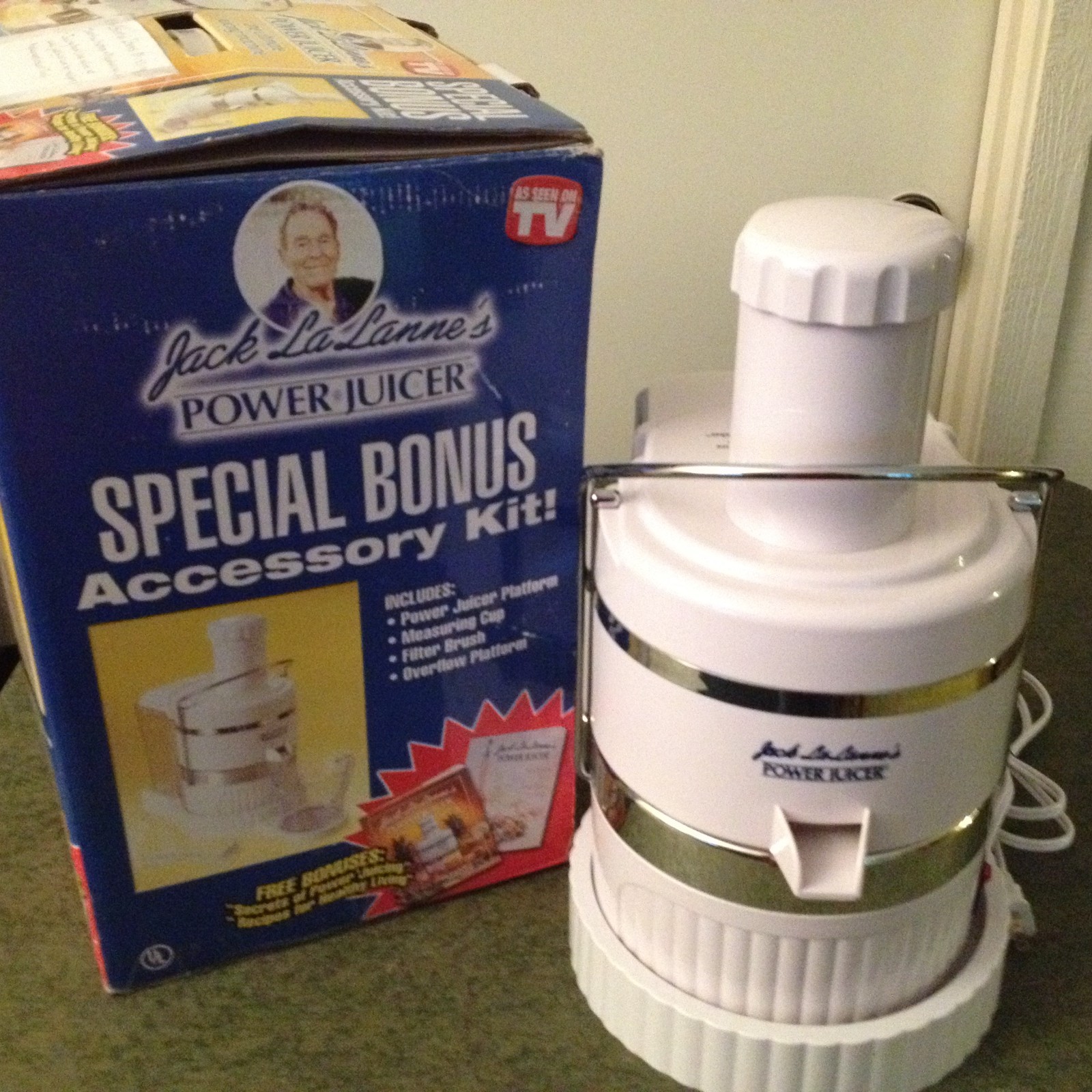 JACK LALANNE’S POWER JUICER WITH PLATFORM & EXTRA CUTTING BLADE