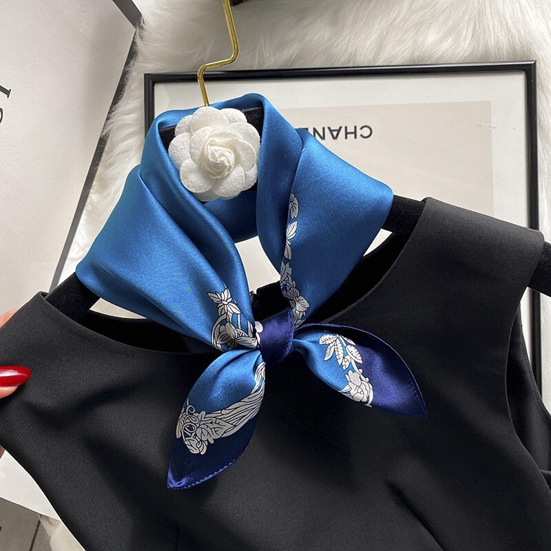 100% Mulberry Silk 21" Square Scarf Women Neckerchief Wrap Bandana Blue Flowers
