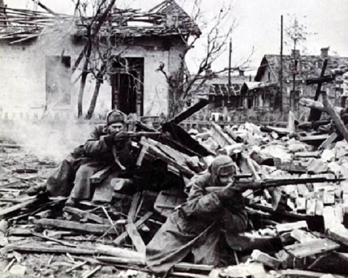 Russian Sniper during Battle of Stalingrad 8x10 WWII Photo 393a