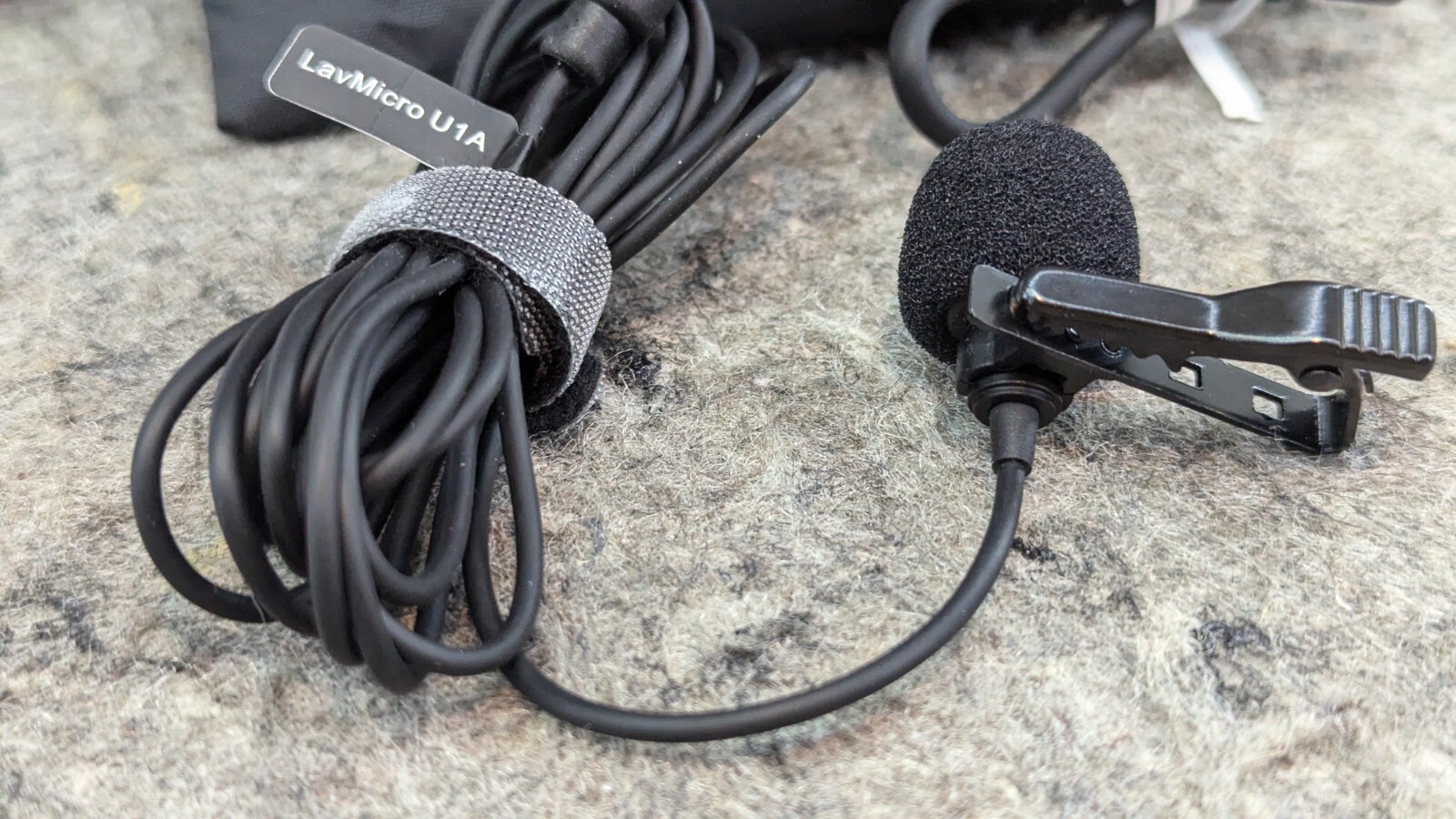 LavMicro U1A Clip-On Lavalier Microphone with 6.6' (2m) Cable/Lightning Adapter