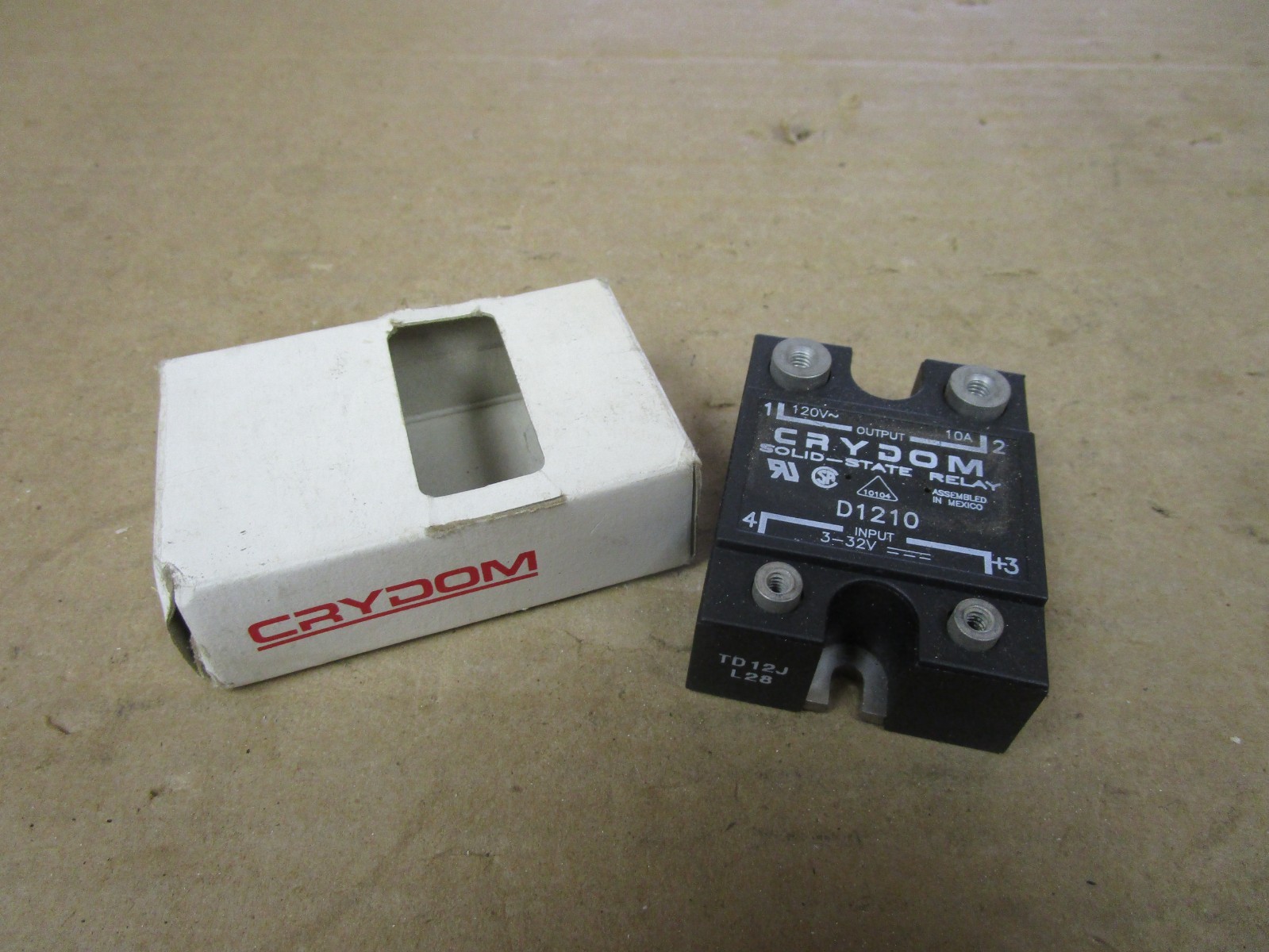 NEW CRYDOM SOLID STATE RELAY D1210 120V 10A 3-23V