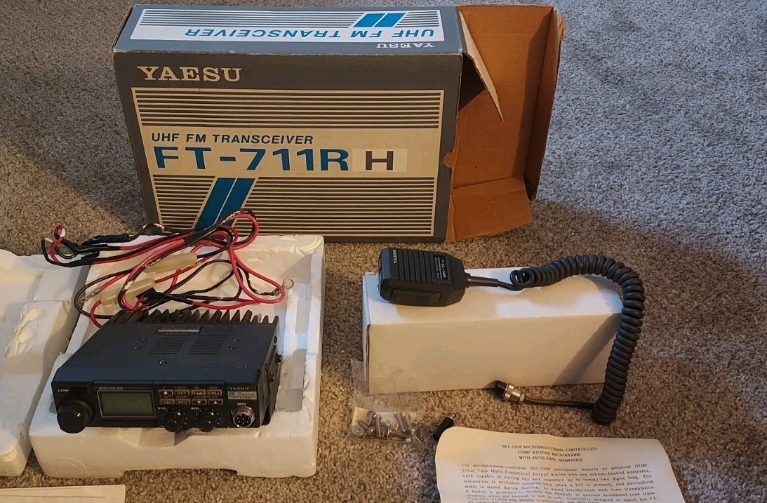 YAESU FT-711RH UHF FM TRANSCEIVER - USED UNTESTED