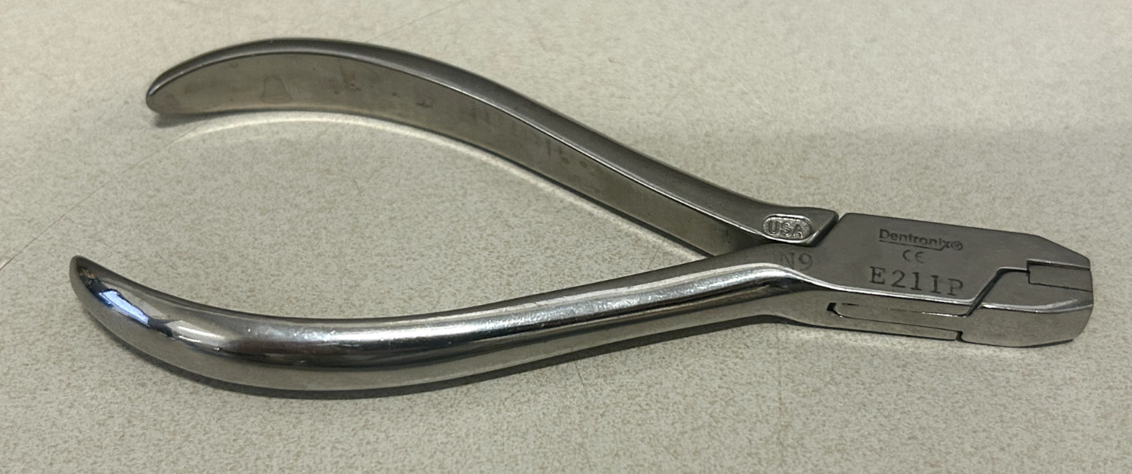Dentronix E211P De La Rosa Dental Pliers W/O Grooves