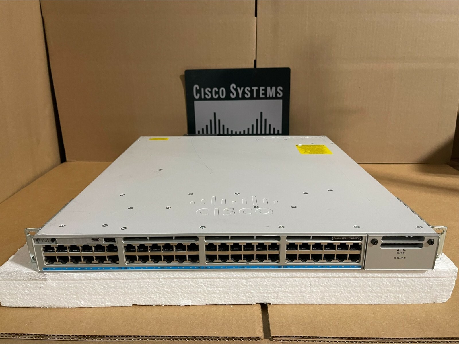 Cisco C9300-48UXM-A Switch 9300 Series 48-port UPoE Network