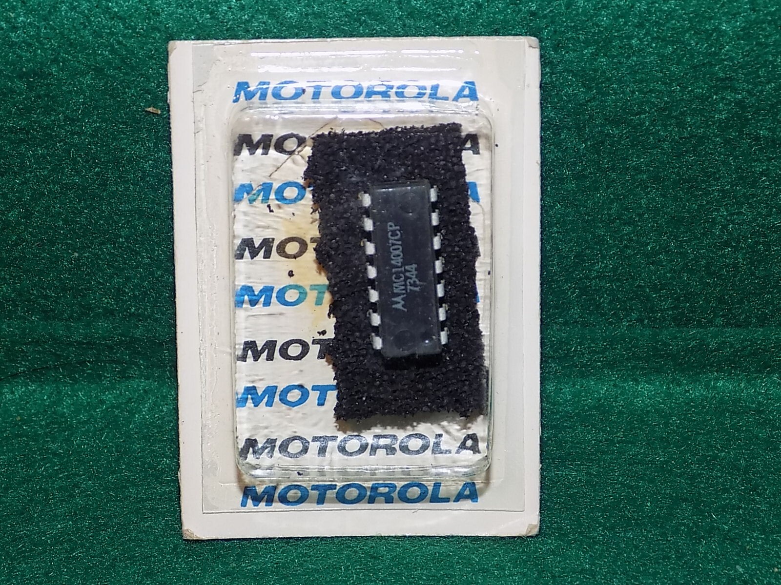 (1) MOTOROLA MC14007CP CD4007 NIB NOS
