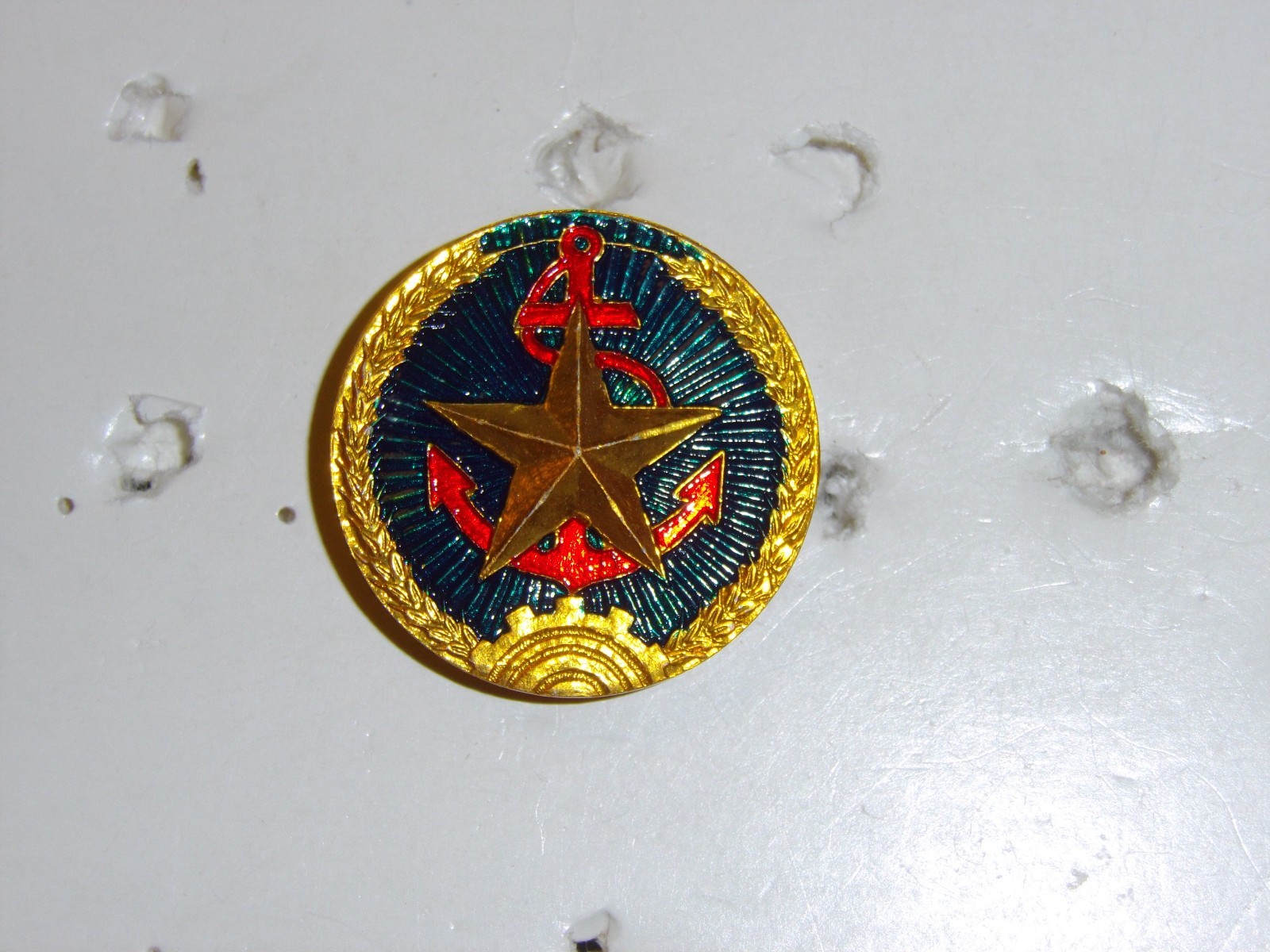 B9795 North Vietnam Navy NVN Pith Helmet Badge original R14D