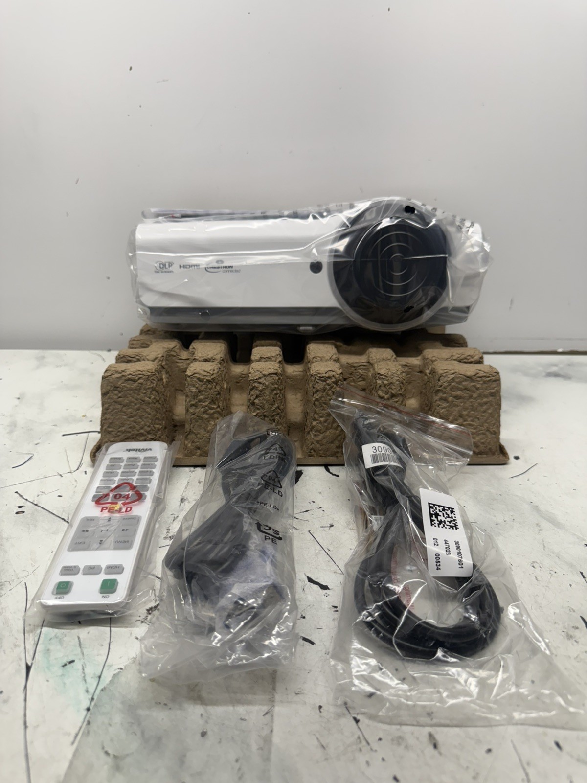 Vivitek DW884ST DLP Projector Short Throw 3600 Lumens with 3 HDMI Ports
