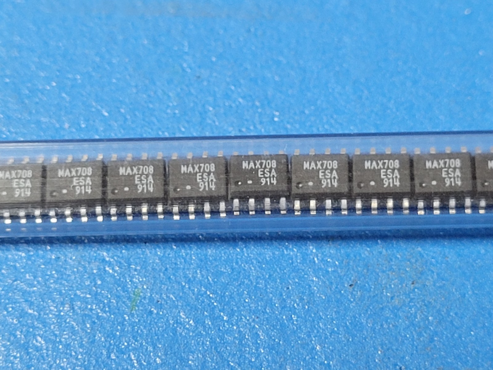 (1 PC) MAX708ESA MAXIM Supervisor Push-Pull, Push-Pull 1 Channel 8-SOIC