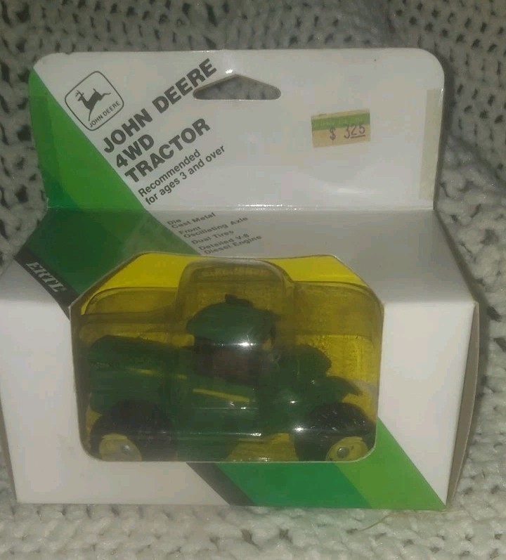 1/64 Ertl John Deere 4WD Tractor # 575