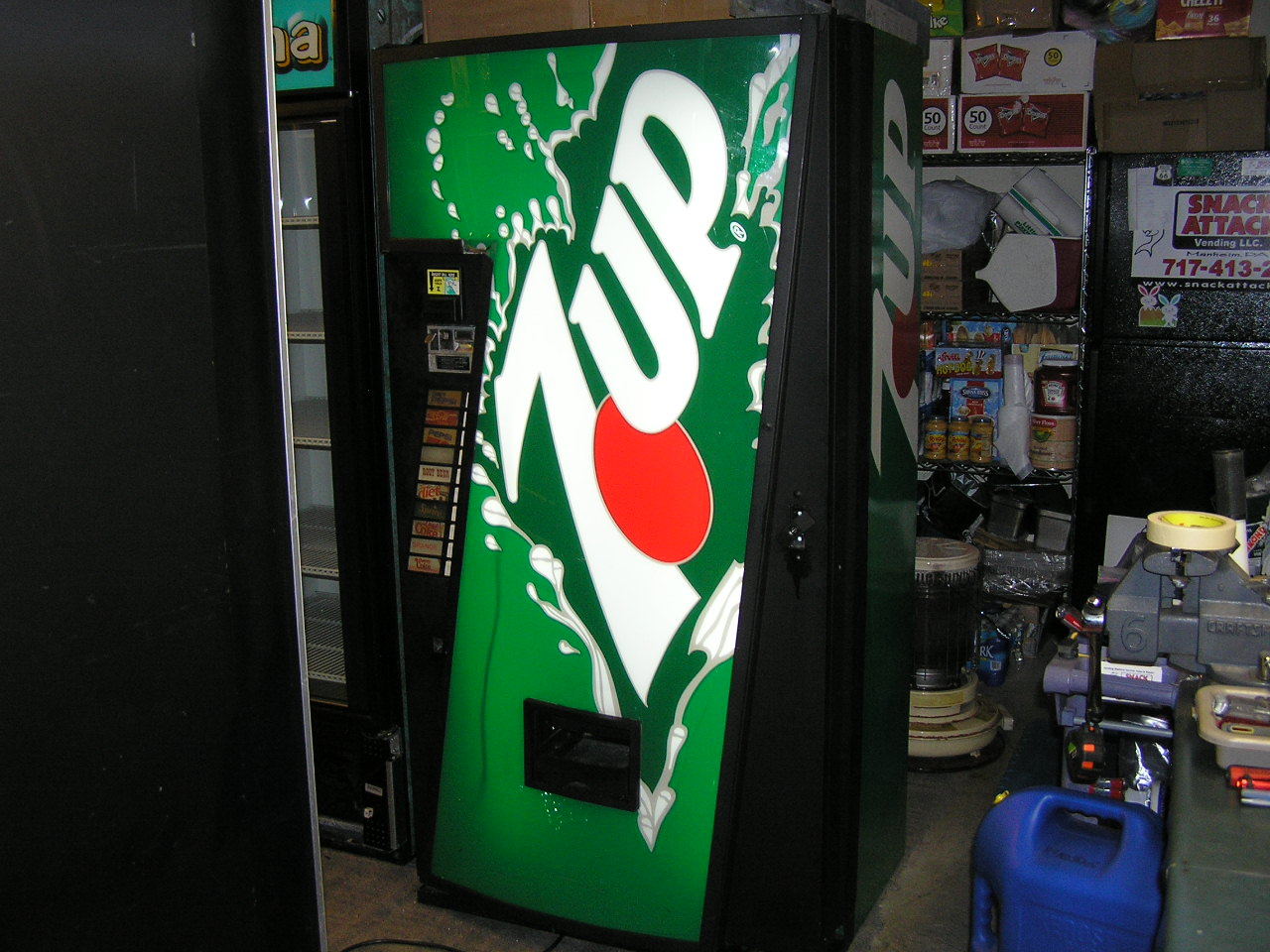 VENDO SODA VENDING MACHINE BURST INNER DOOR LATCH / Free Ship!