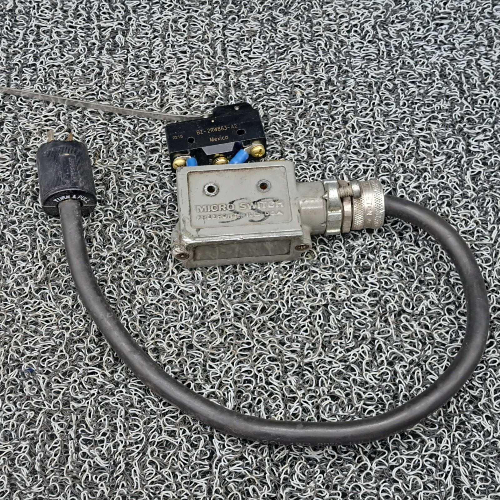 Honeywell Microswitch BZ-2RW863-A2 15A SPDT 6" Long Lever W/ Housing