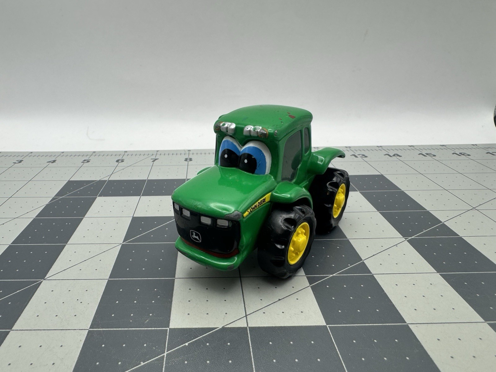 Ertl John Deere Toy Tractor K0215WY00