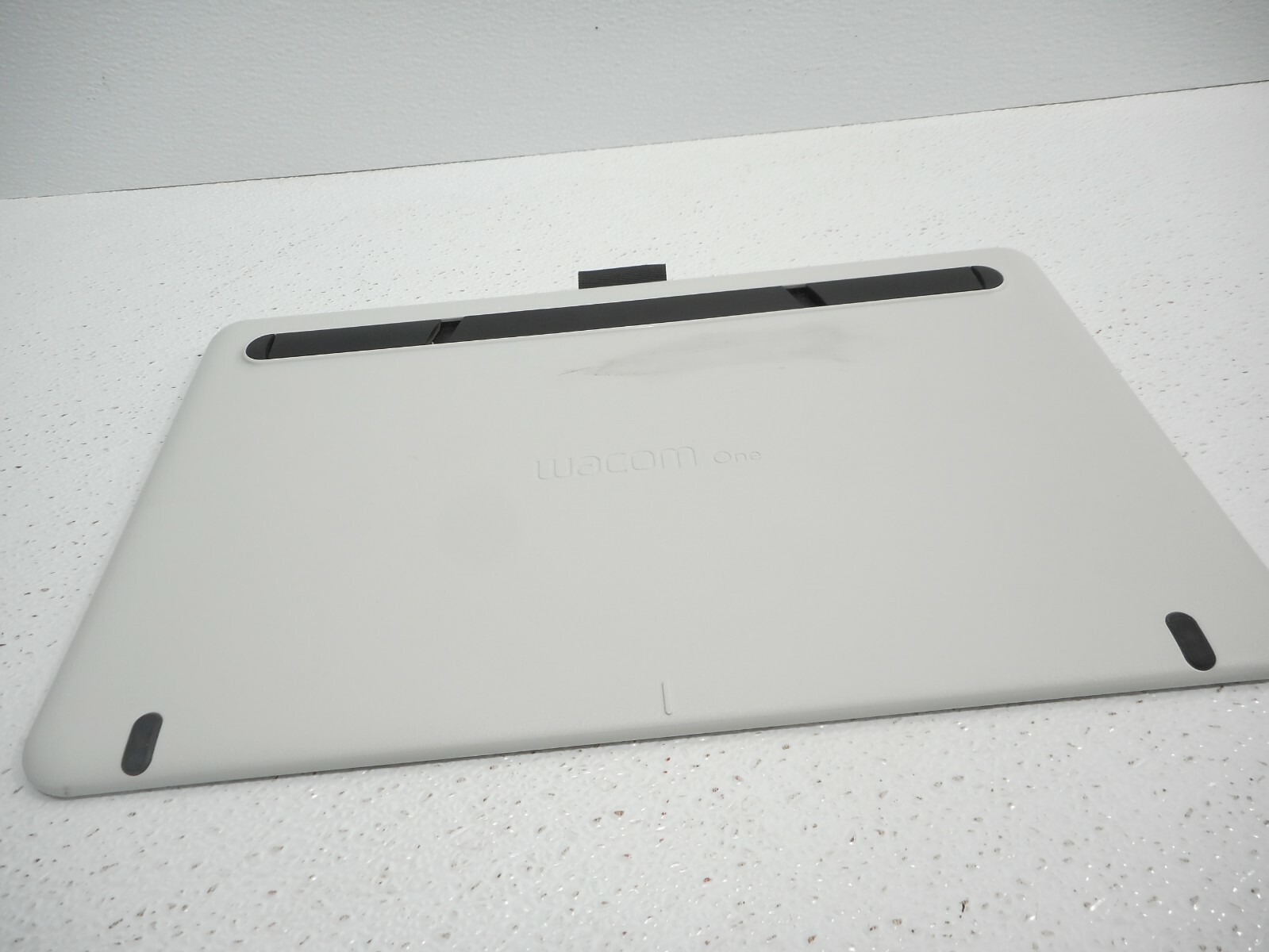 Wacom One Digital Drawing Tablet with Screen 13.3 - ONLY TABLET READ