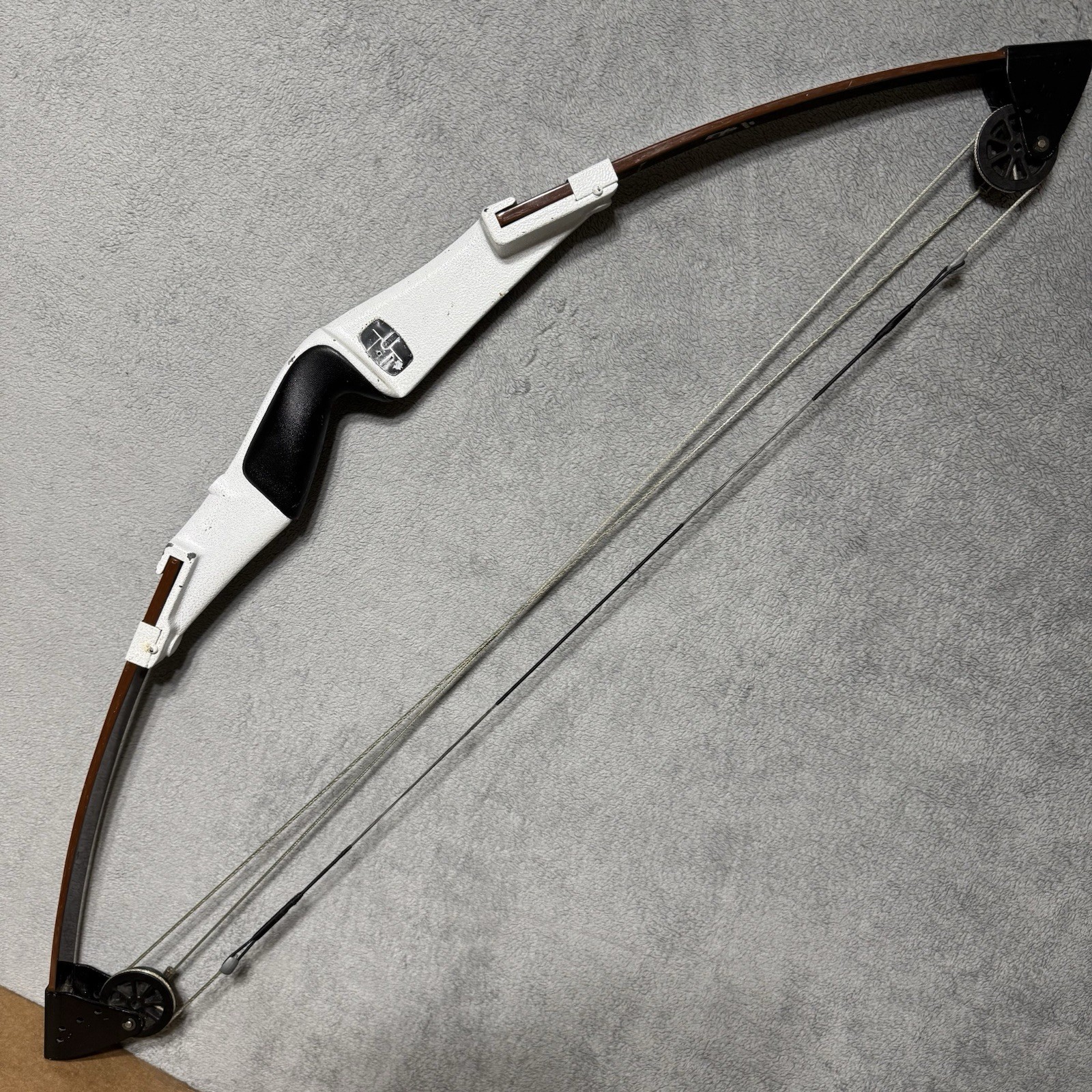 Vintage Bear Archery Mini Magnum Youth Compound Bow Adjustable Draw 22-24"