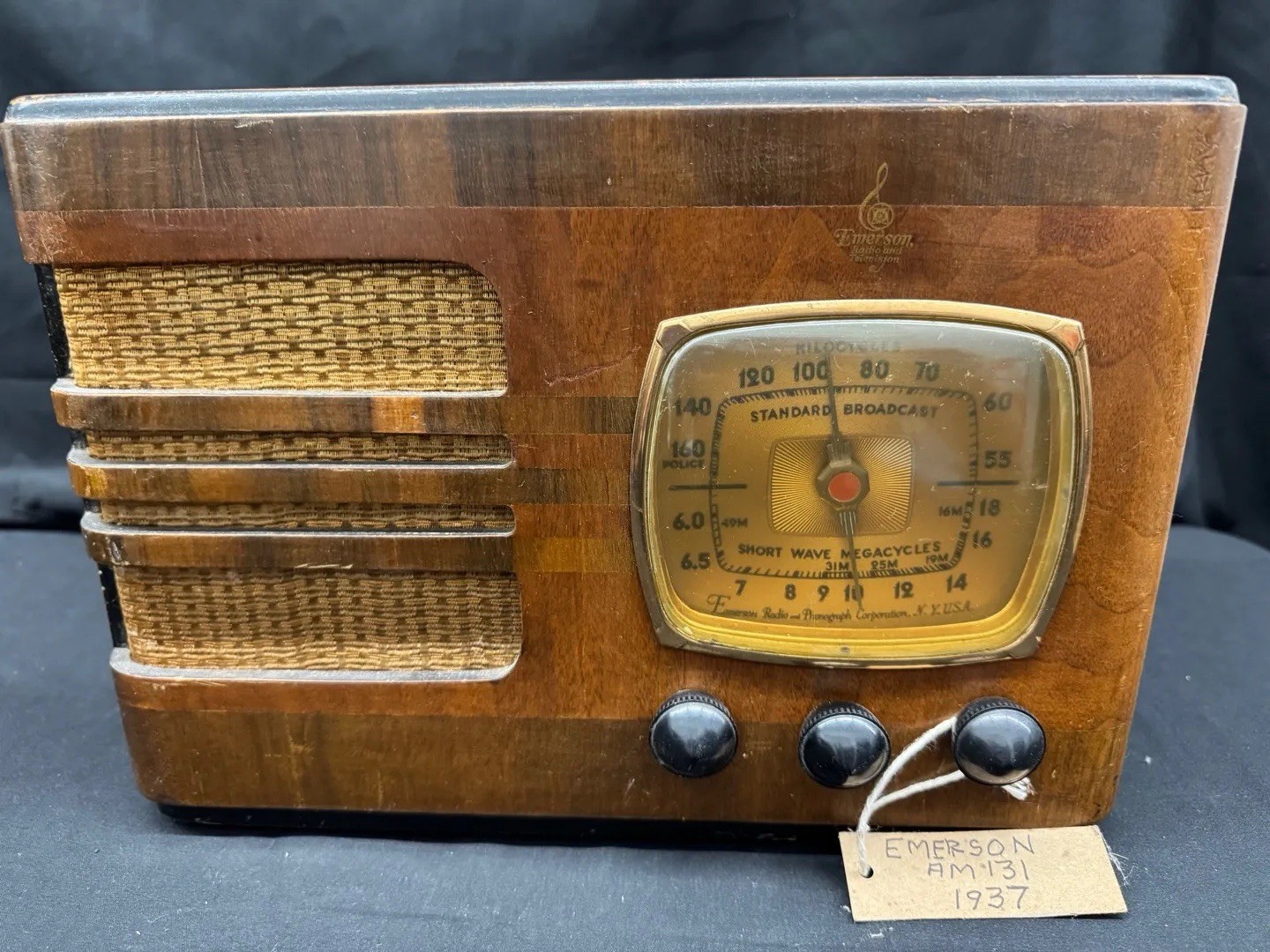Emerson AM-131 Tombstone Tube Radio c.1937 – Plays – As-Is