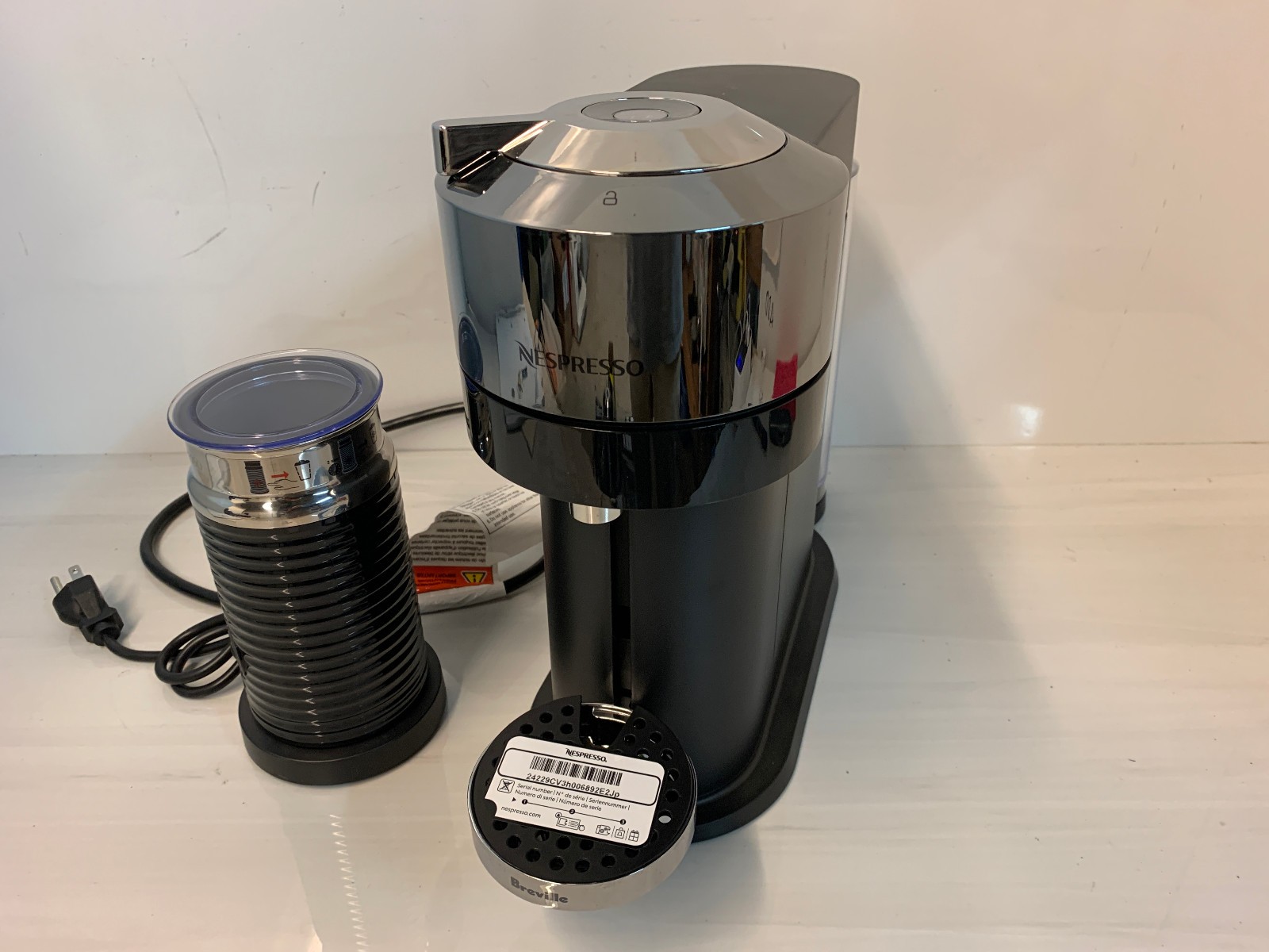 Nespresso BNV570 Vertuo Next Deluxe Coffee Espresso w/ Aeroccino Milk Frother