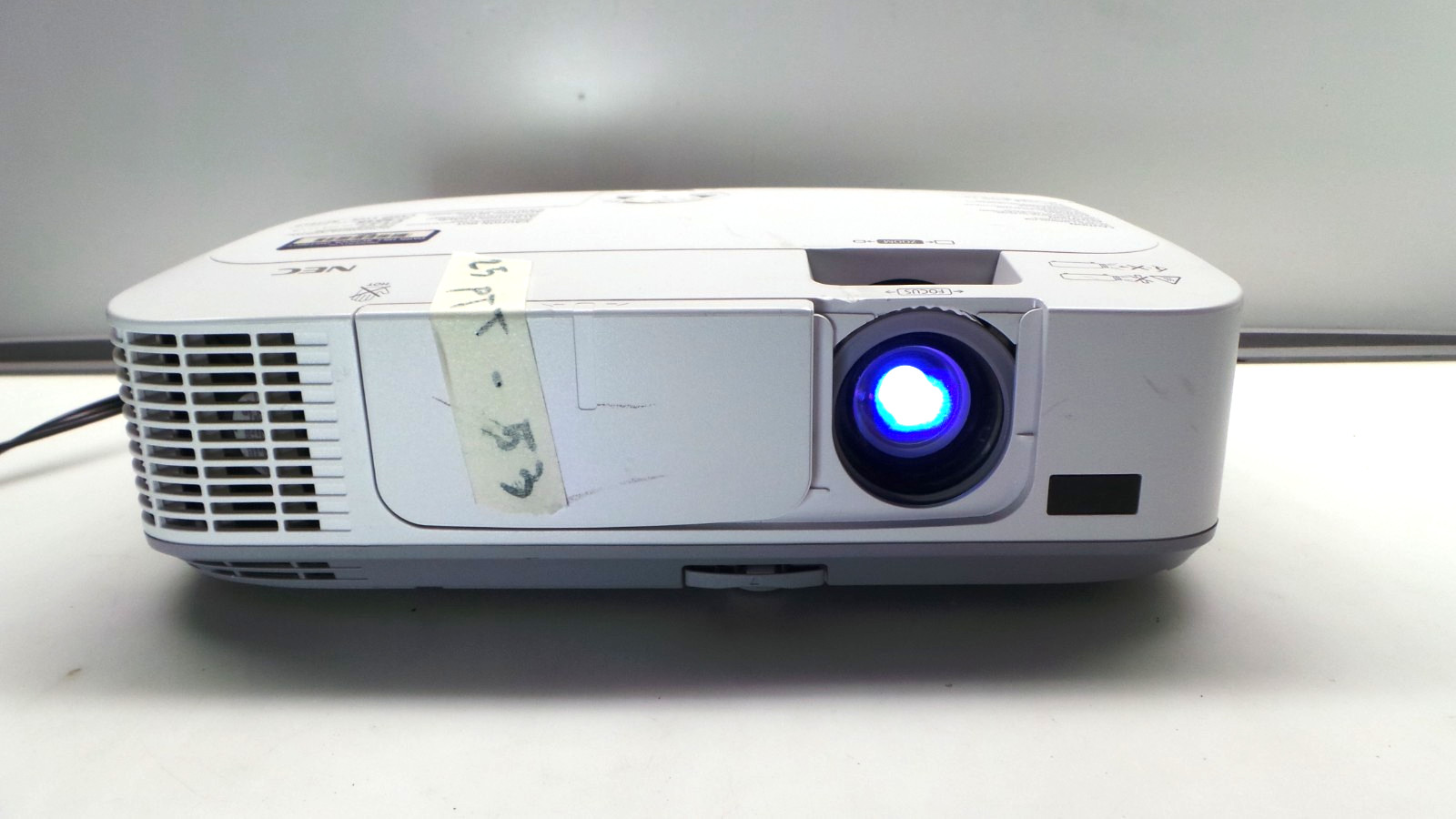 NEC NP-M311W 3LCD Projector 3100 Lumens WXGA - Tested - No Remote