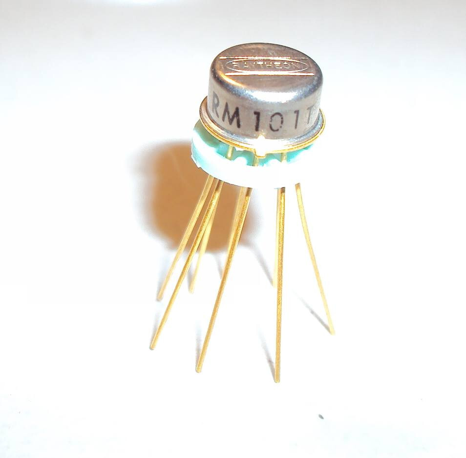Raytheon RM 101 T Op Amp in TO-99 package New Old Stock Very hard to find RARE.