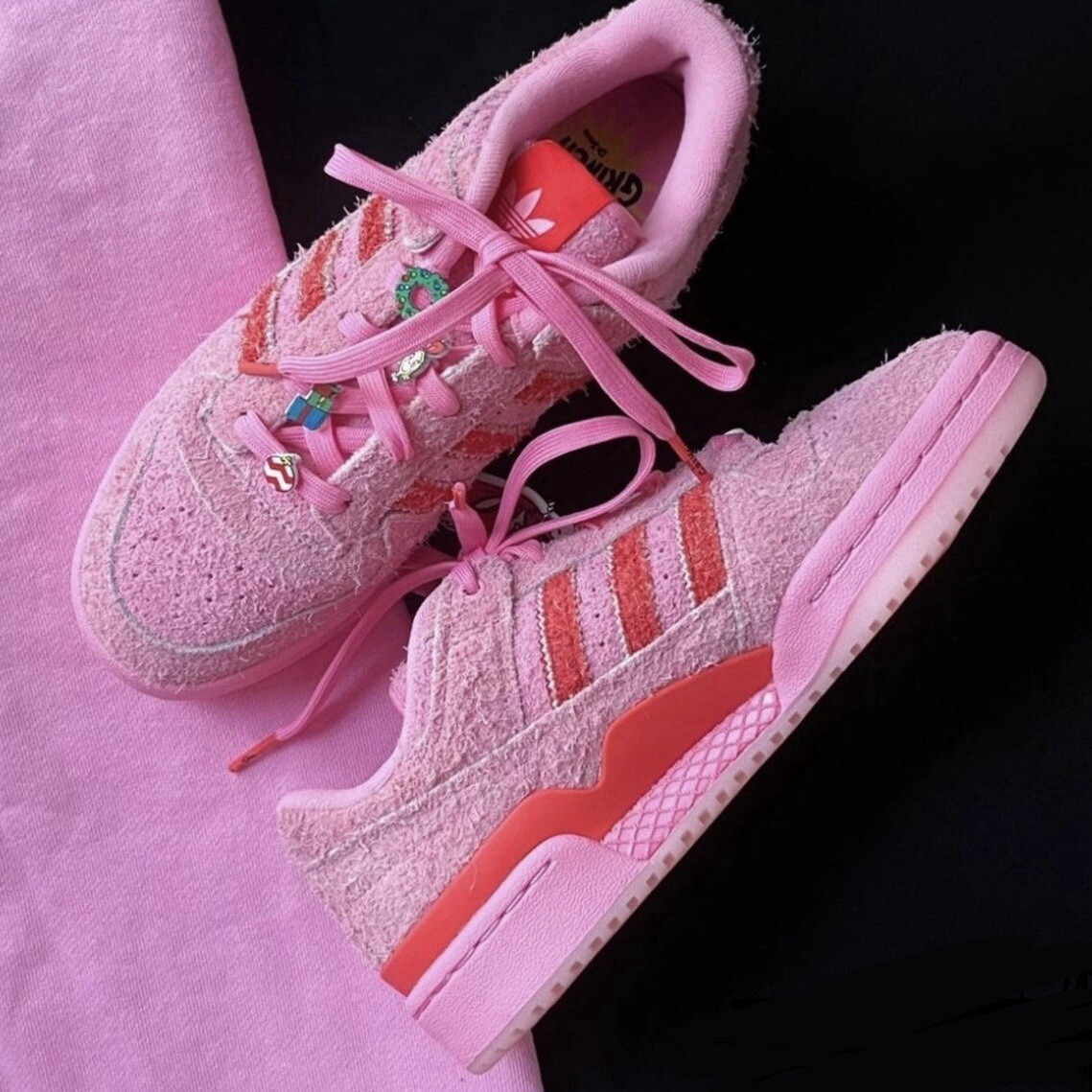 adidas Originals Forum Low Classic x The Grinch Pink Red ID8895 Womens Size 6-10