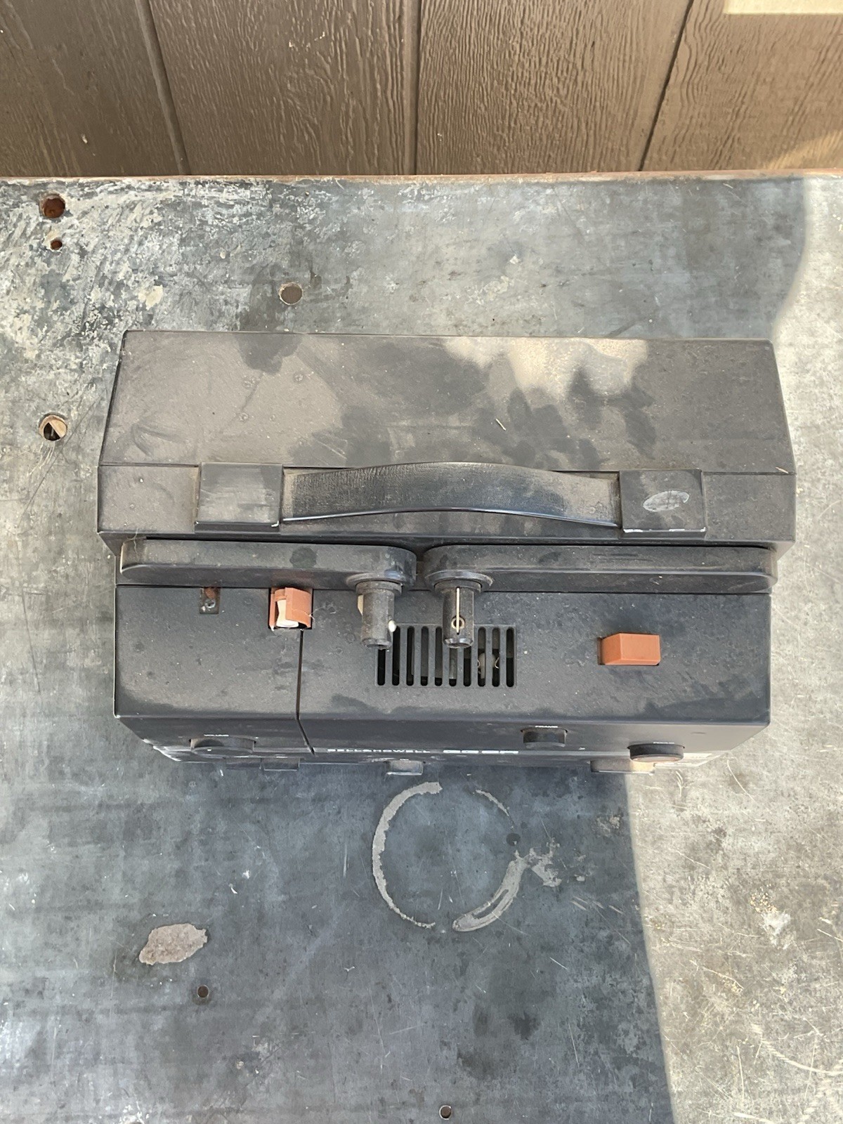 BELL & HOWELL 33SR COMPACT SUPER 8 PROJECTOR Powers On