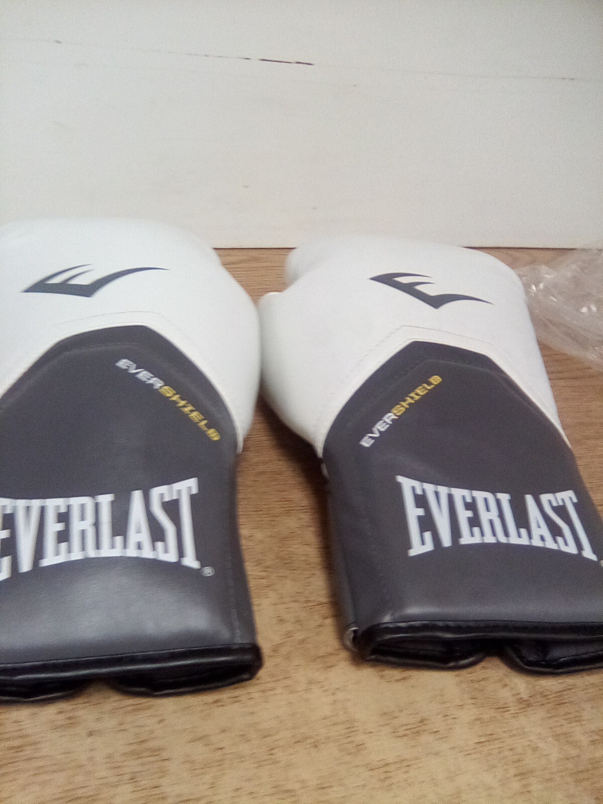 Everlast Elite Evershield 12Oz White/Gray Training Gloves