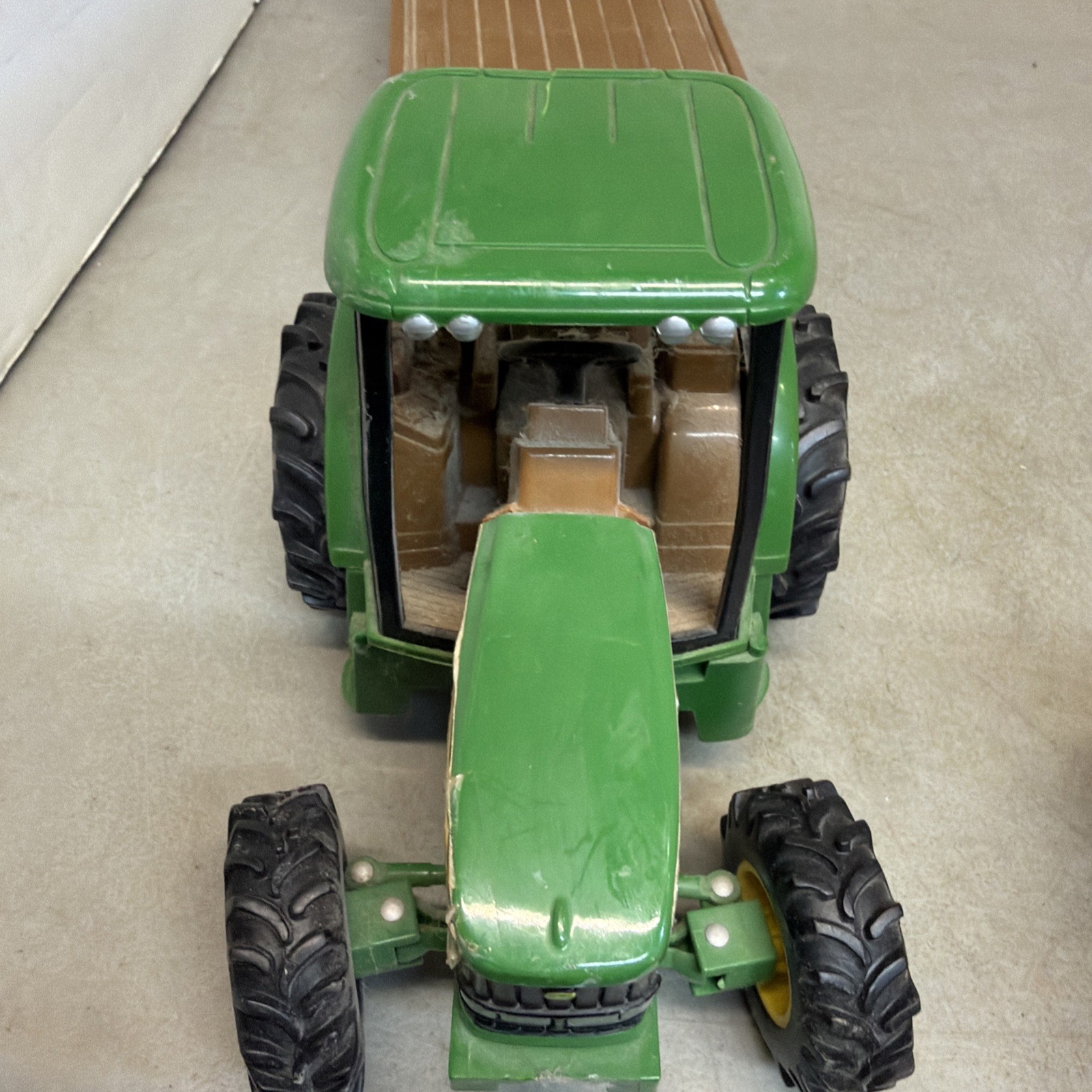 ERTL John Deere Tractor & Trailer 1759 Die Cast / Plastic