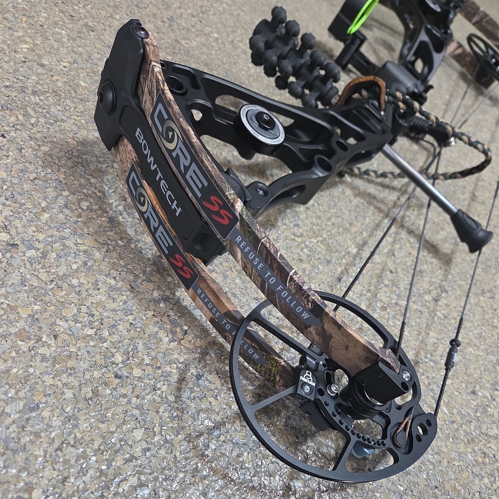 Bowtech CORE SS 40-50# RH Loaded!