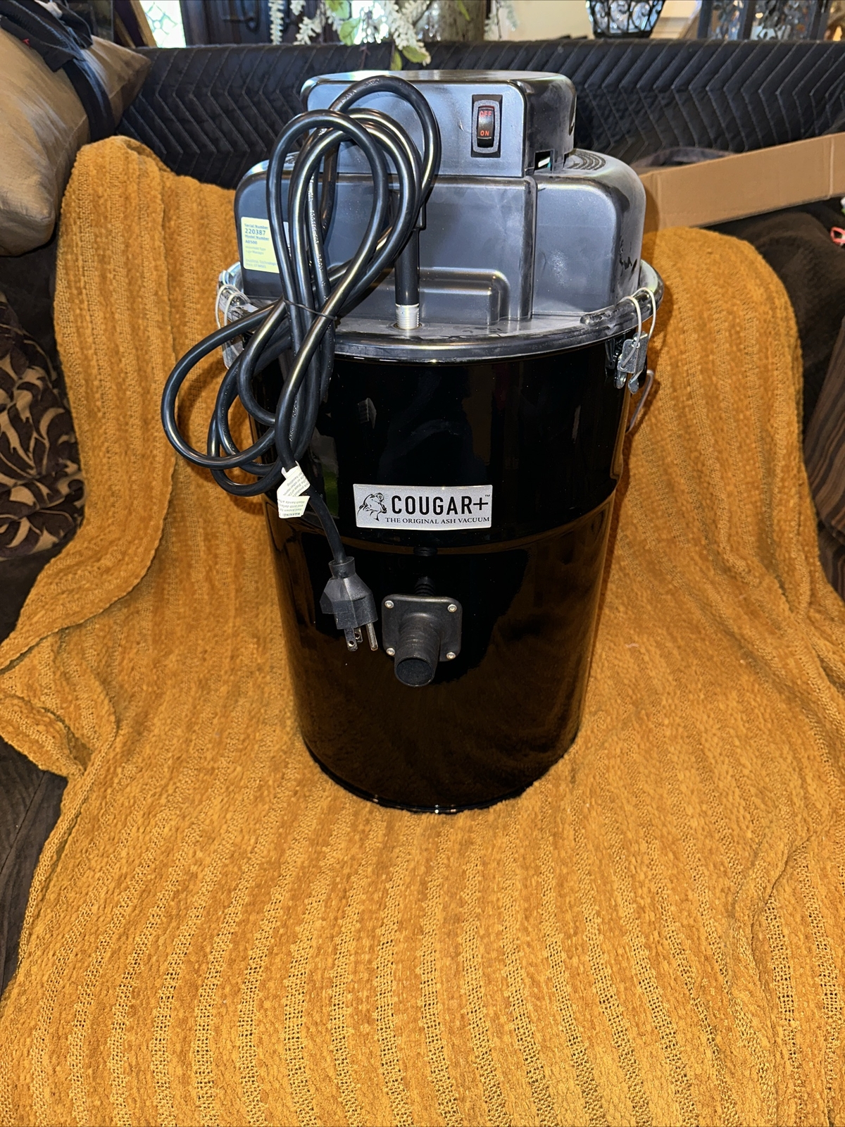 Love-Less Ash A0500 Cougar Ash Vacuum - Black