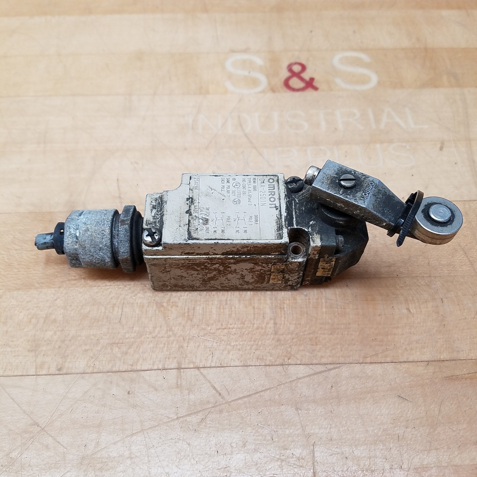 Omron D4A-2501N Limit Switch - USED