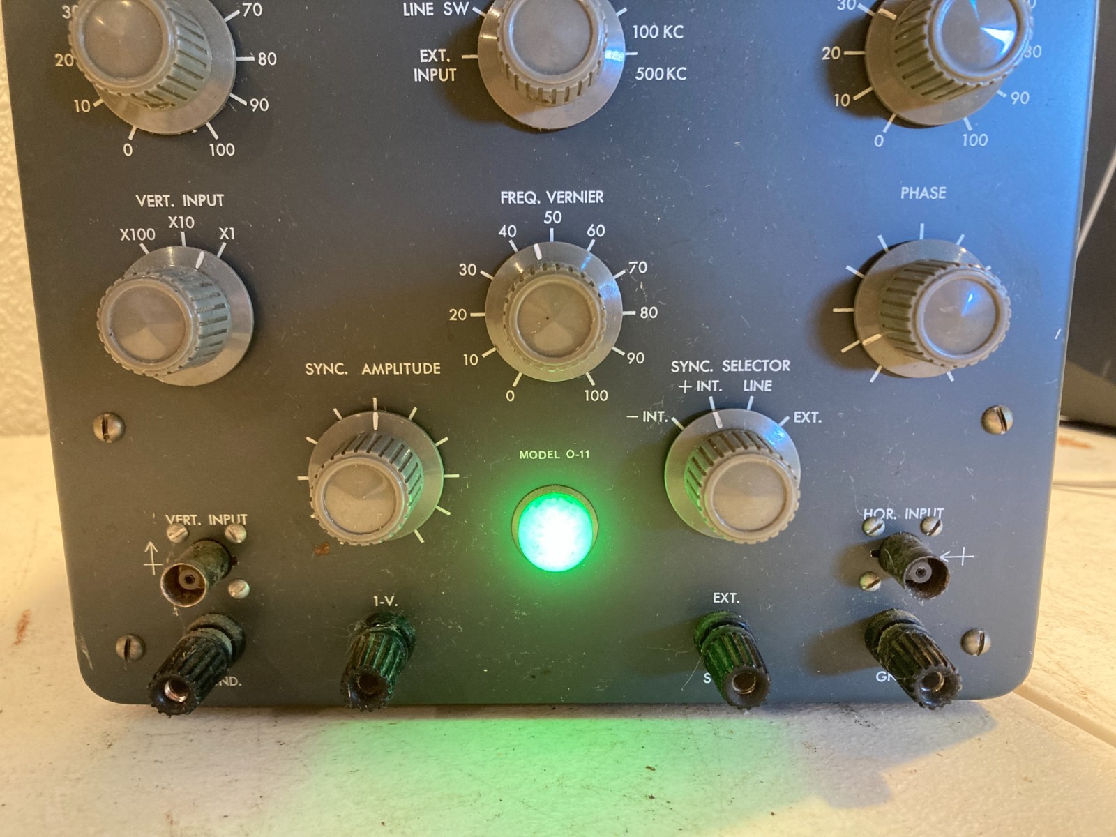 Vintage Heathkit Laboratory Oscilloscope Model OM-1 Powers Up!