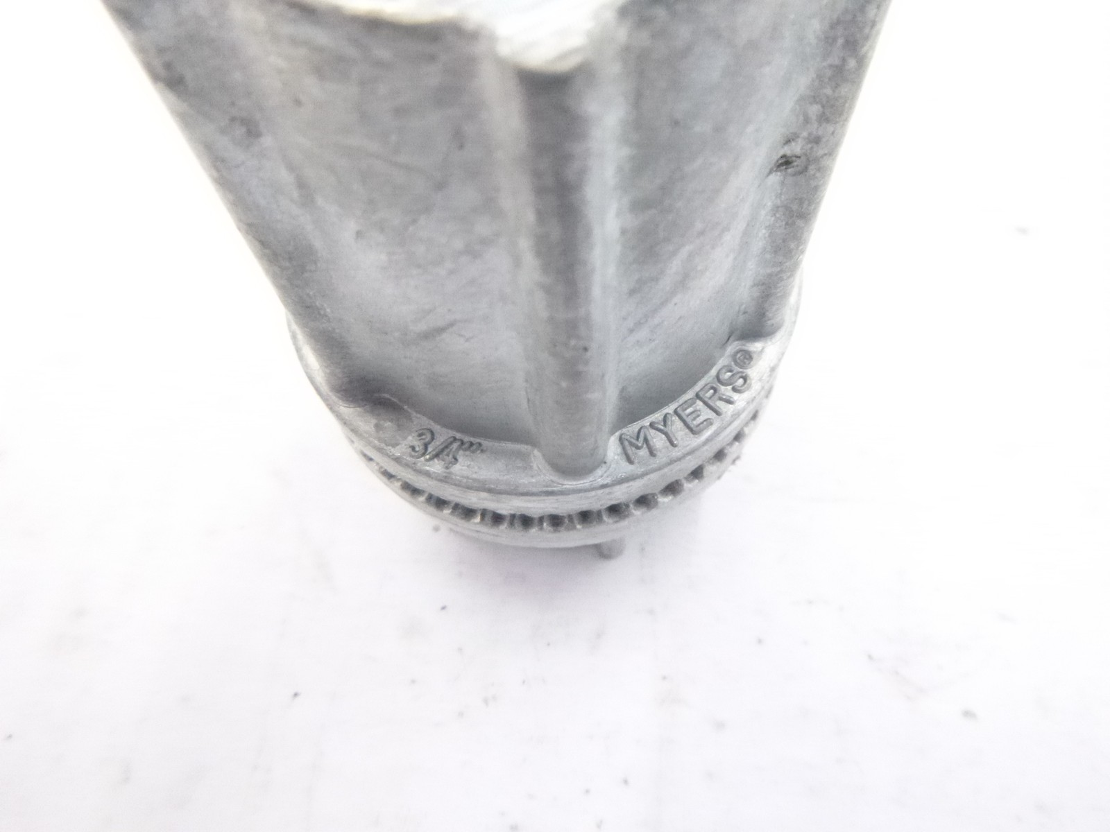 Eaton Crouse-Hinds STTBA-2 3/4" Aluminum Ground Hub Meyers Series Through-Bulkhe