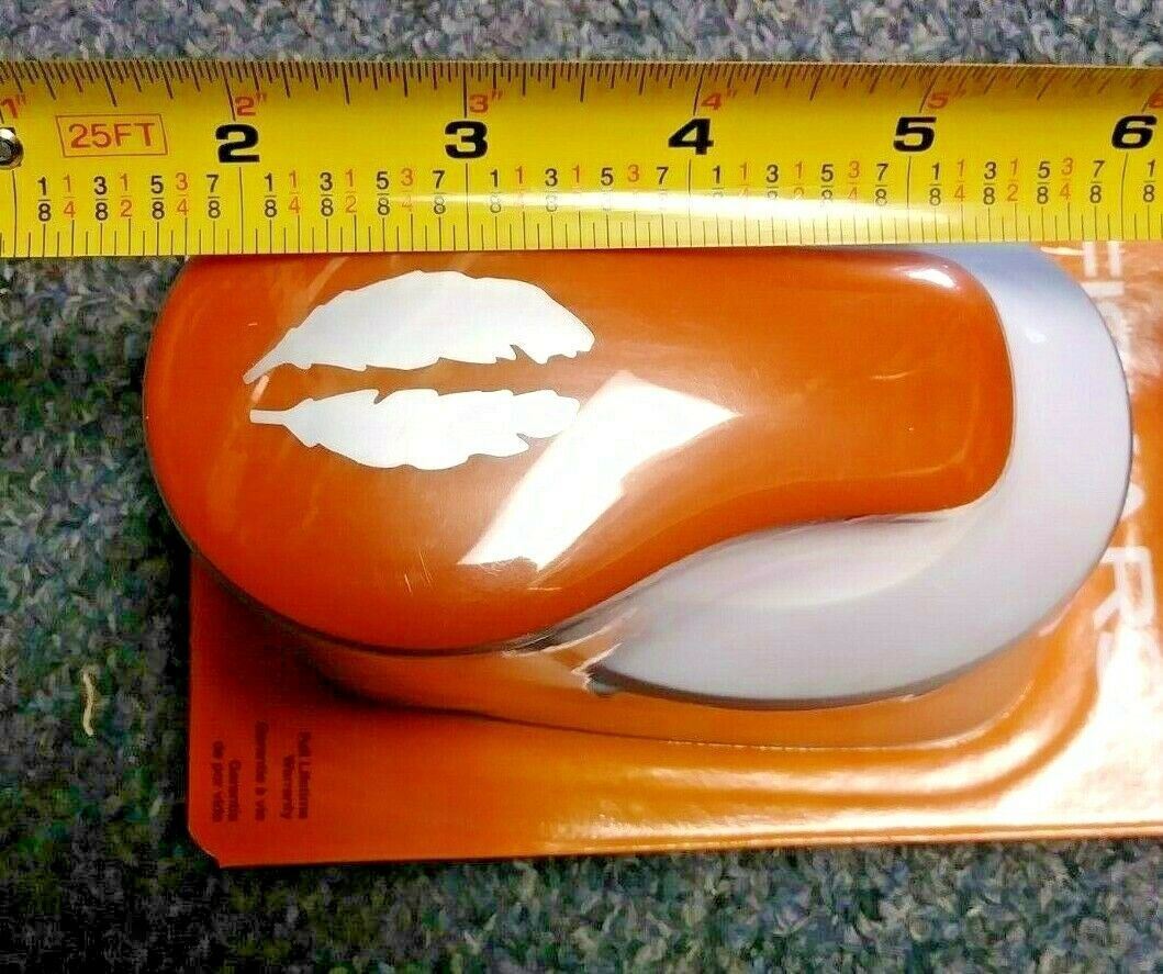 Fiskars 100030-1003 Lever Punch Feathers Large