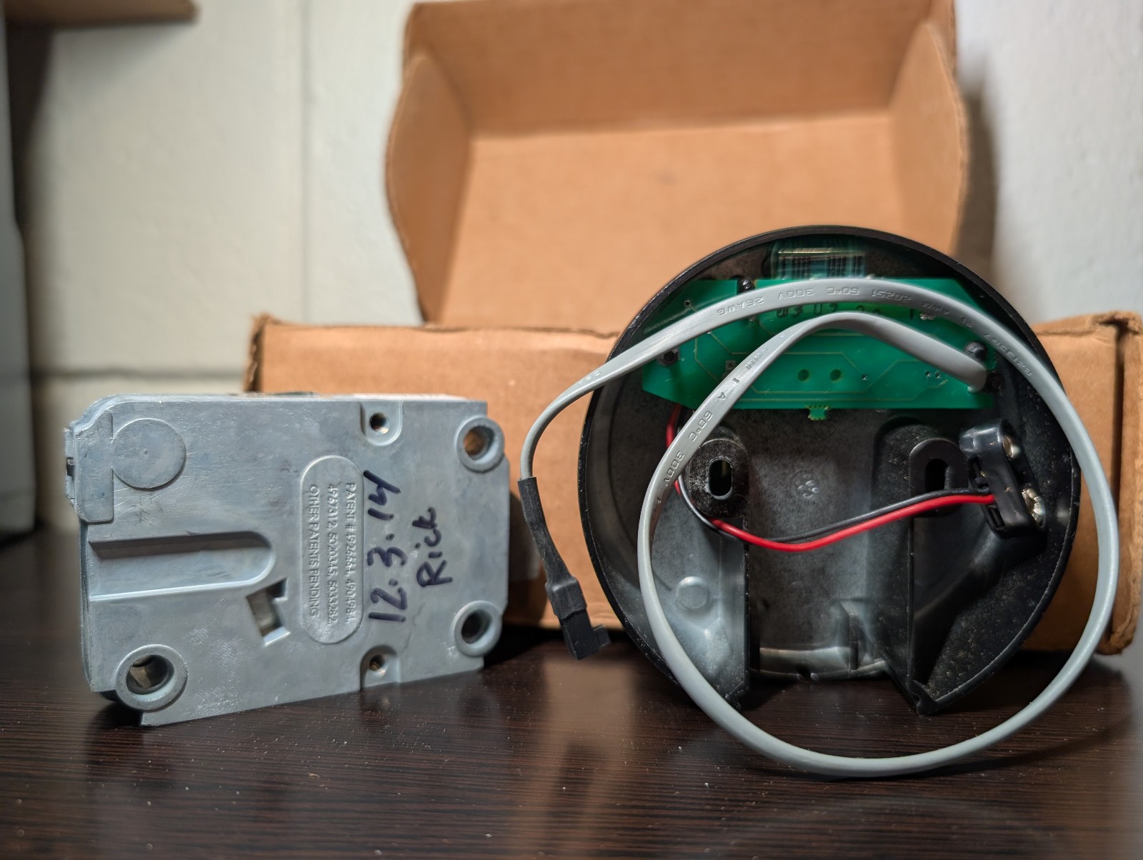 La Guard swing bolt safe lock -024
