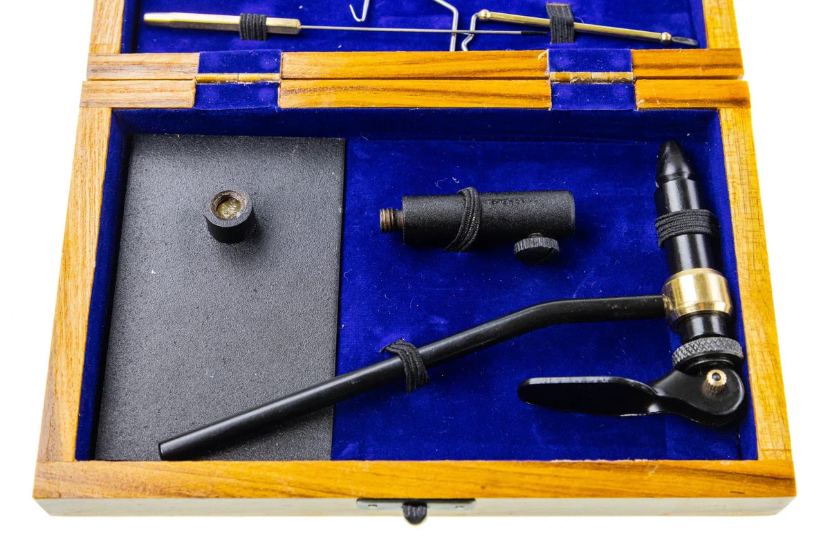 Hareline Dubbin Anglerhaus Standard Tool Kit w/ Pedestal Base
