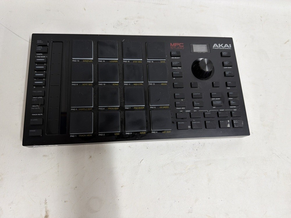 AKAI MPC STUDIO Production Controller