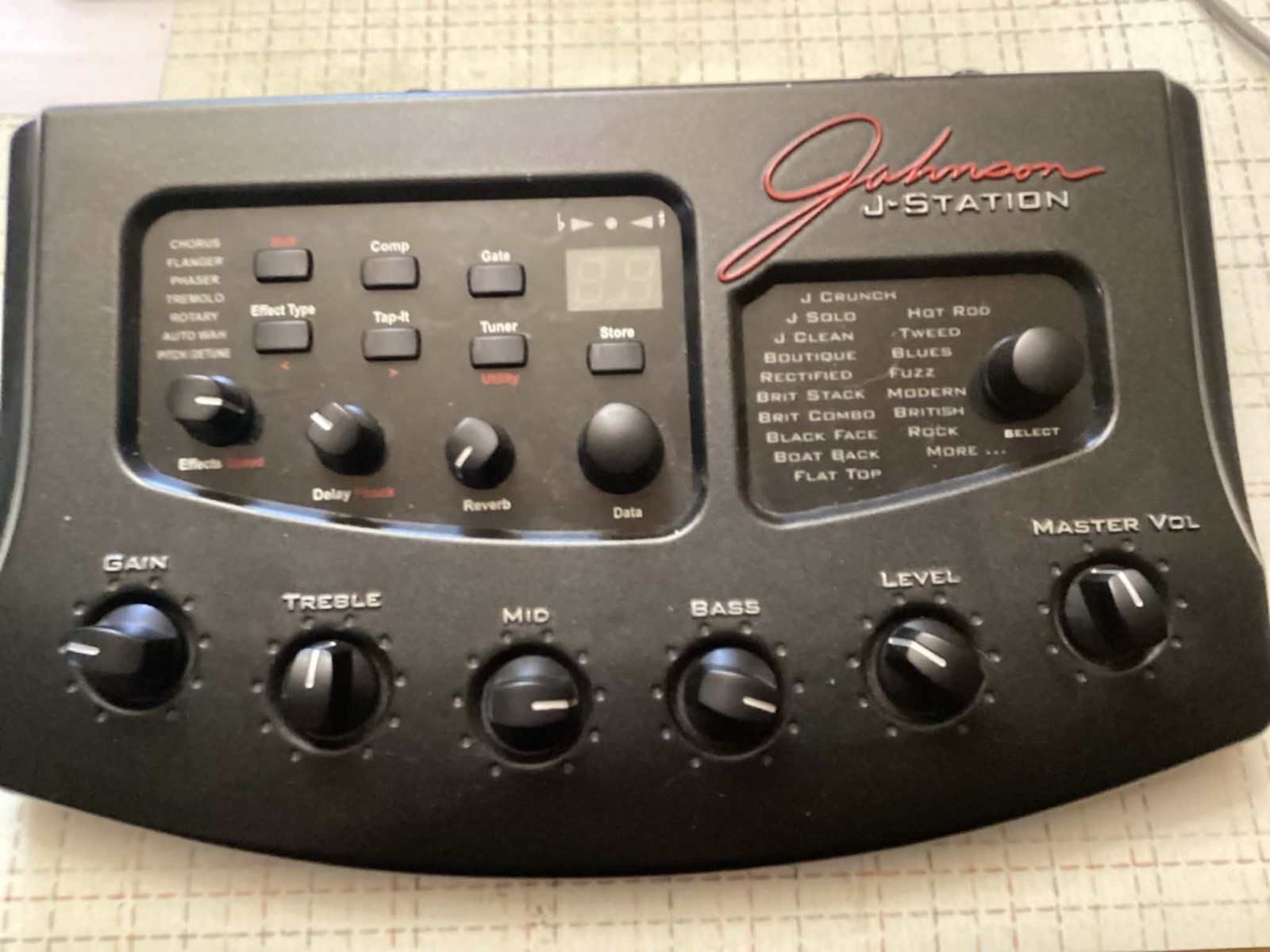 Johnson J-Station Multi-Effects Modeler. - for parts .. no power supply.