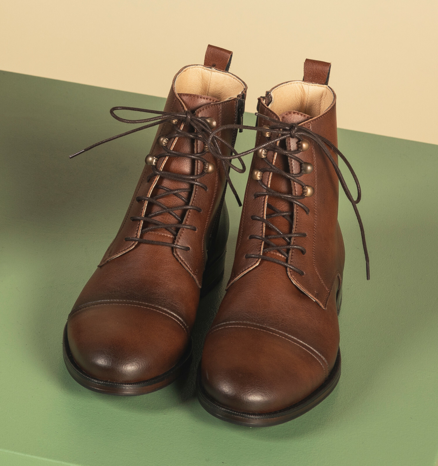 Vegan boot ankle elegant stylish breathable lined with flexible pull-on in brown