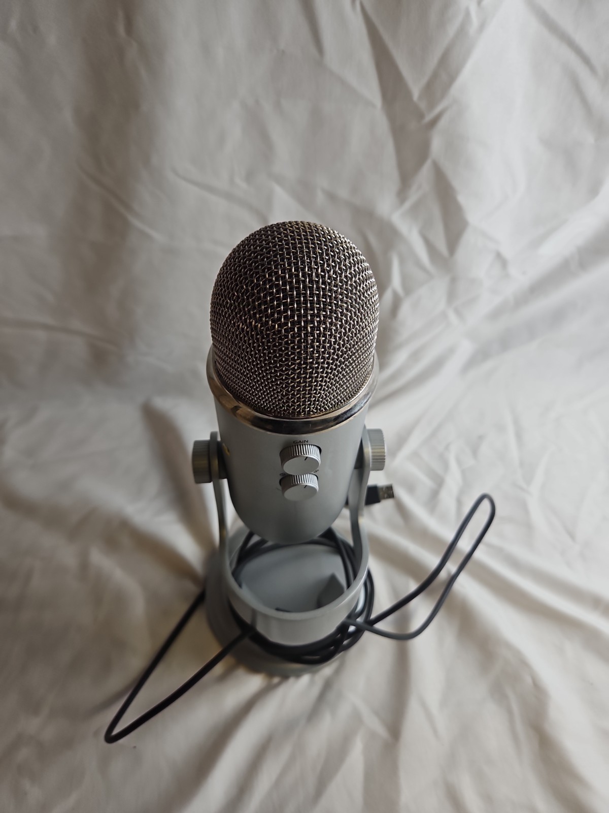 Blue Yeti Professional USB White Recording Microphone with Shock Mount #DRW4