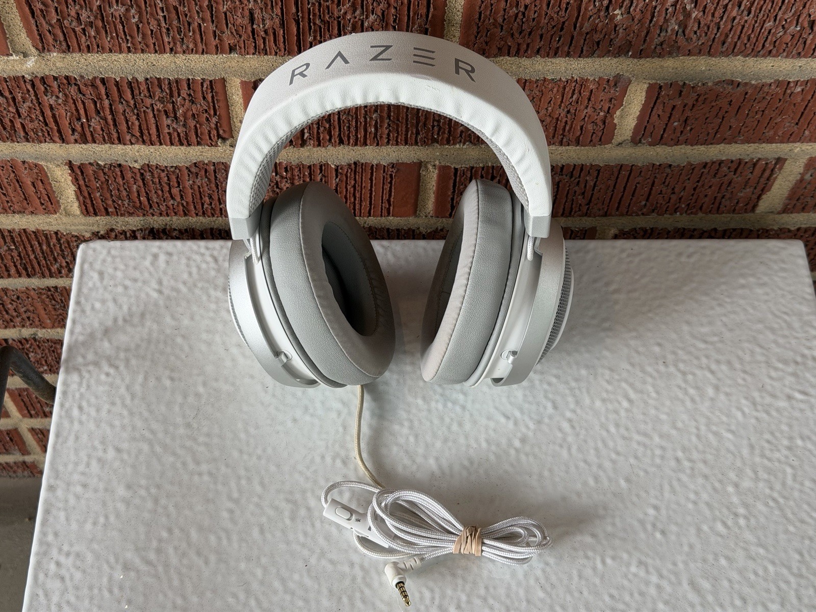 RAZER Kraken Gaming Headset Mercury White RZ04-02830400-R3M1 3.5Mm Lightweight