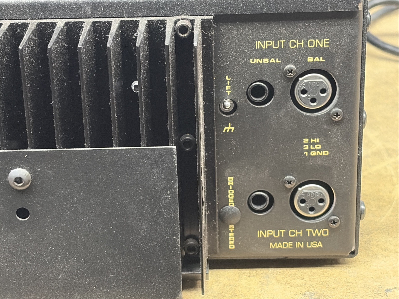 AB International 821 Amplifier