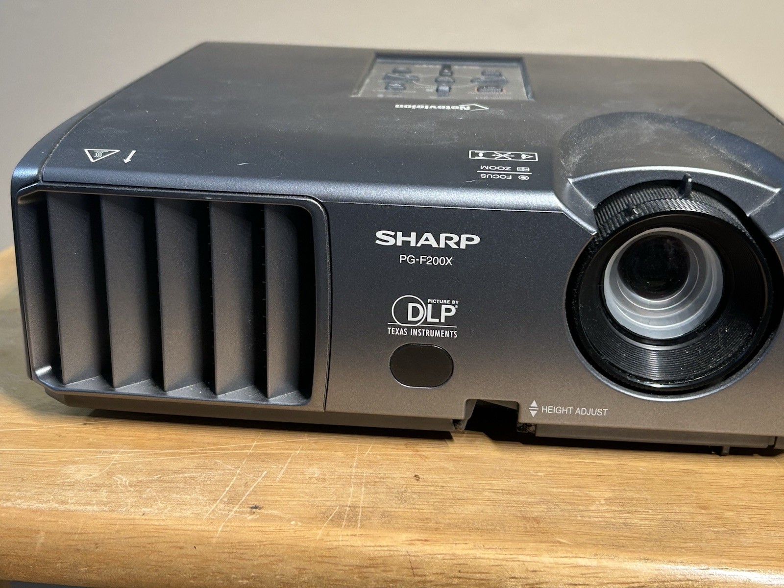 Sharp PG-F200X DLP VGA/DVI Projector NO REMOTE