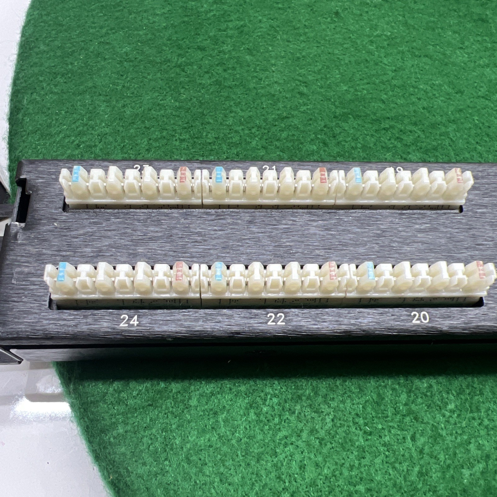 Siemon HD5-24 Cat5 24-Port Patch Panel Rack Mountable HD5 Series