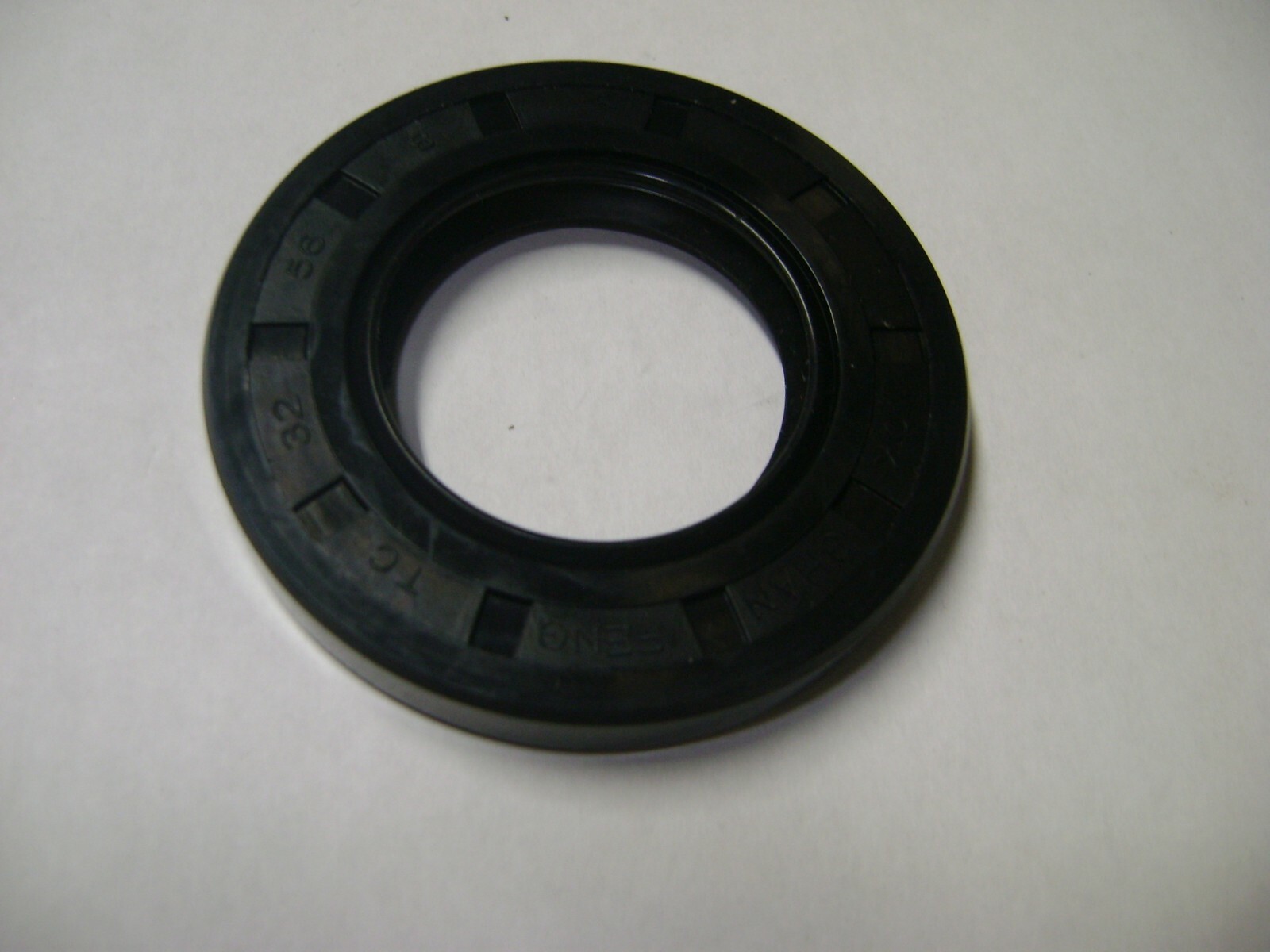 NEW TC 32X56X8 DOUBLE LIPS METRIC OIL / DUST SEAL WITH GARTER SPRING