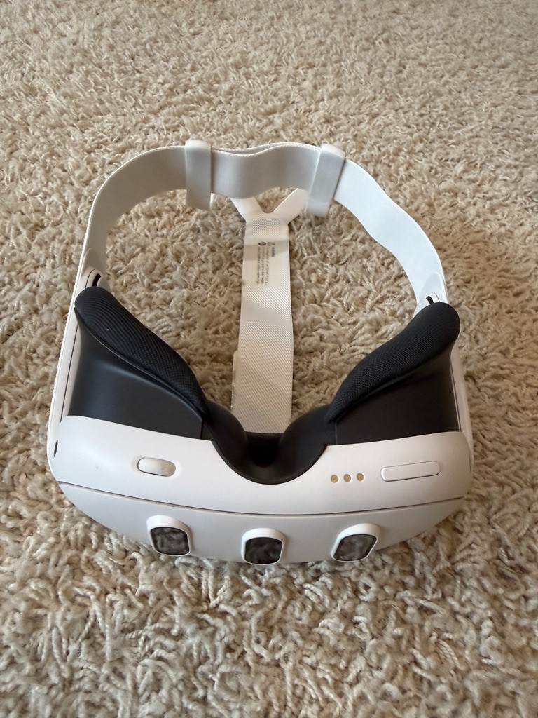 Meta Quest 3 128GB VR Headset & Premium Head Strap